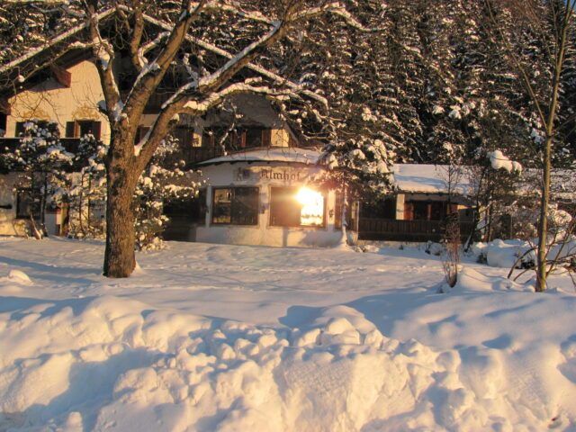 Almhof Außenansicht Winter